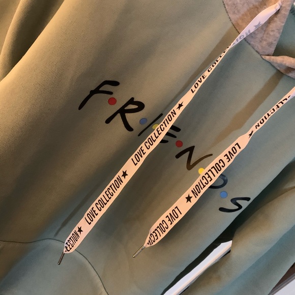FRIENDS Sweatshirt - Picture 2 of 3